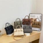 Brown Fashion: A Handbag That Interprets Fashion and Practicality